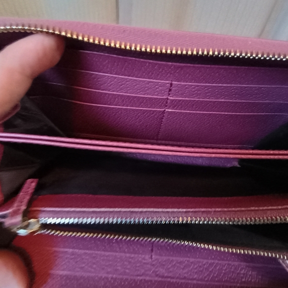 Authentic Gucci zippy wallet - Picture 3 of 8